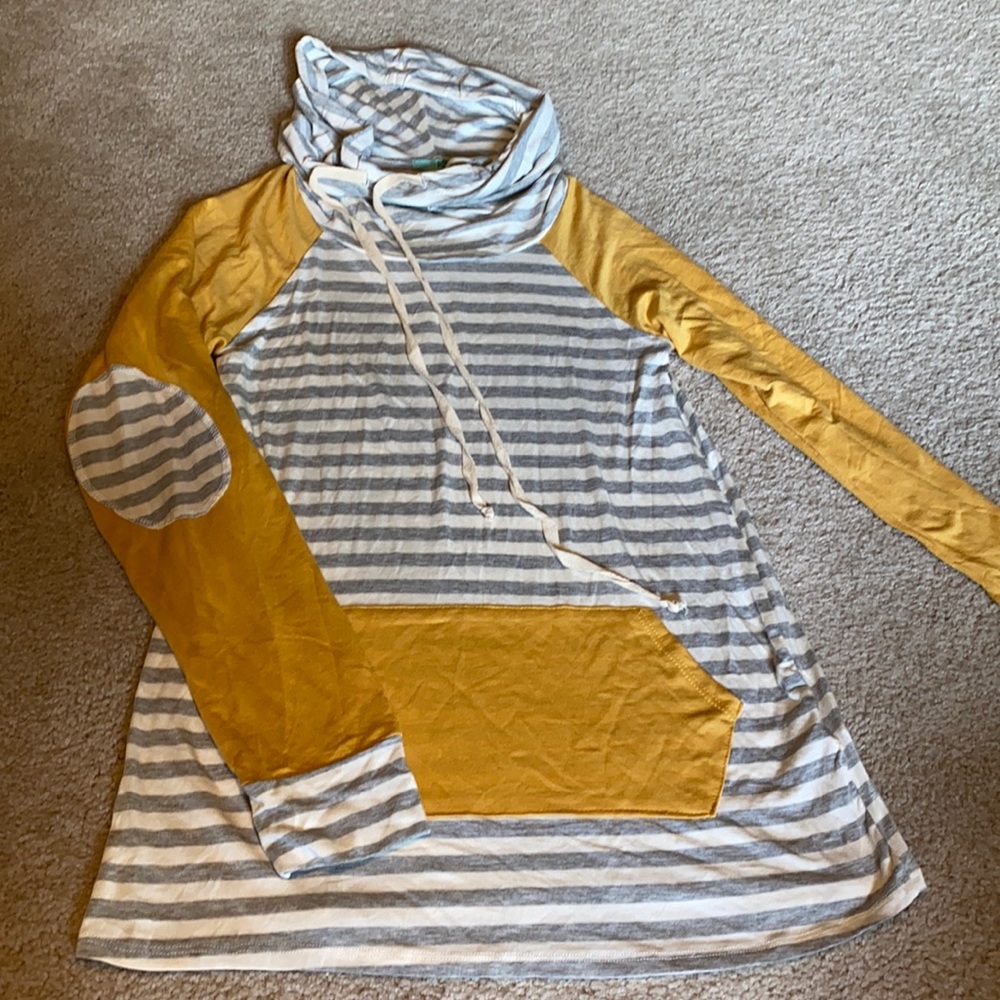Light weight long sleeve top